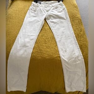 NWT Slim Straight Leg Jeans. Sz28